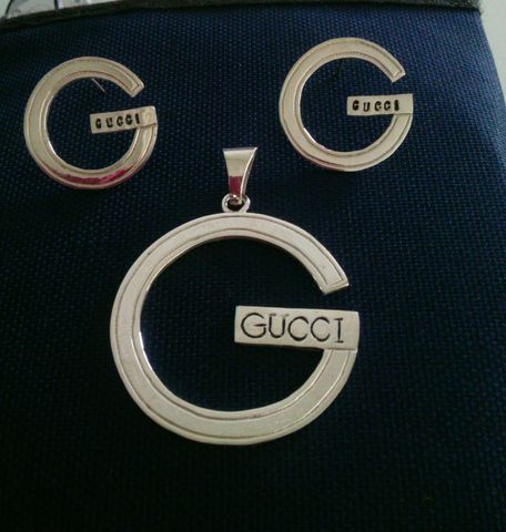 Aretes y Dije Gucci